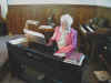 organist.jpg (58681 bytes)