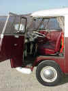 driver_compartment.JPG (71922 bytes)